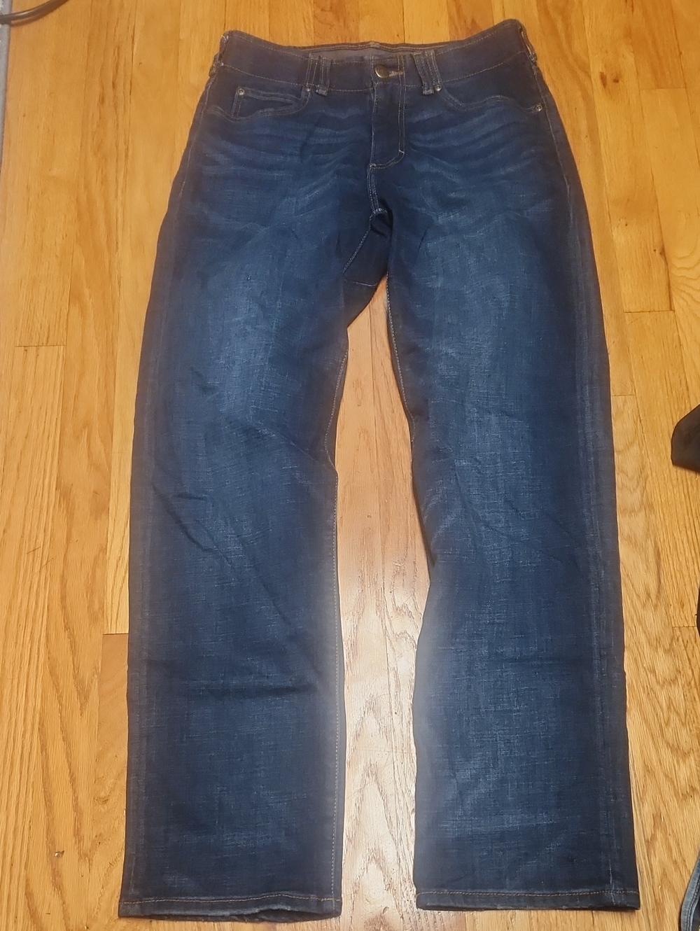 Lee Extreme Motion MVP Regular Straight Jeans in Dark Blue, EUC